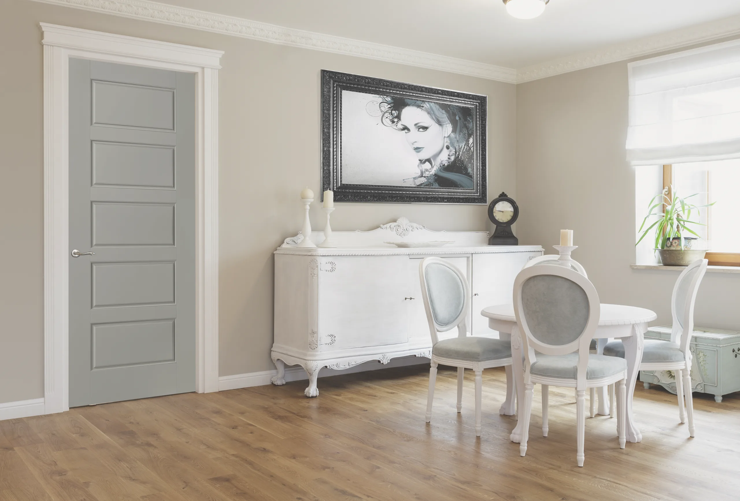 Masonite five panel molded interior door in a sitting room